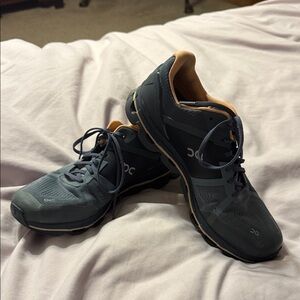 On Running Women's Gray / Peach 10.5 Sneakers On Cloud